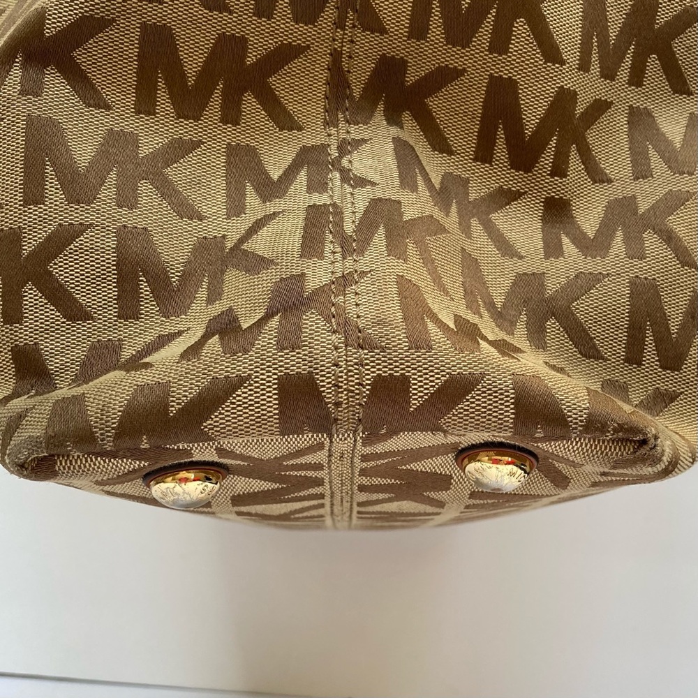🎉HP🎉 Michael Kors zip monogram Tote bag - Picture 13 of 13